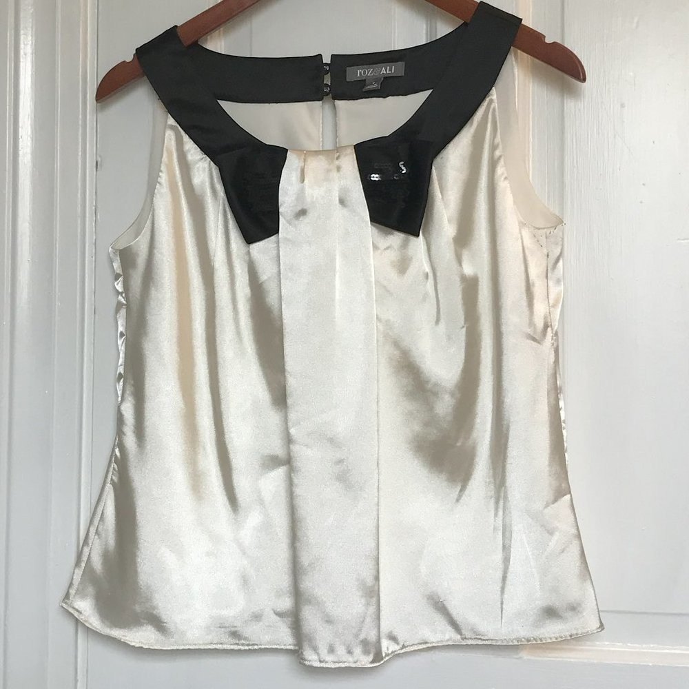 Roz & Ali Black & White Top, Bow with Sequin detail, Size 4